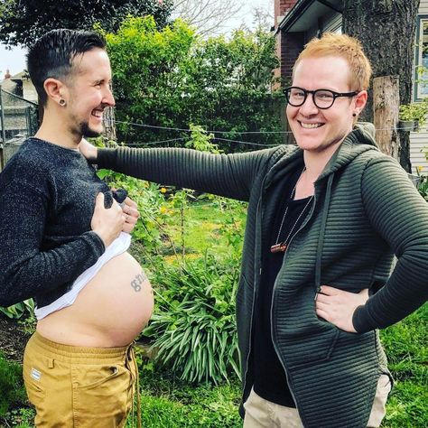 Transgender dad Trystan Reese is making headlines for being a man + being 8 months pregnant. Male Pregnancy, Pregnant Man, Popular Short Haircuts, Belly Photos, Dream Girl, Haircuts For Fine Hair, Short Hairstyles For Women, Hair Updos, Womens Hairstyles