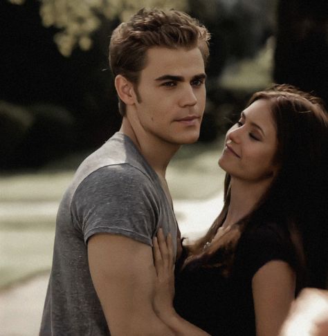 Vampire Diaries Elena And Stefan, Elena And Stefan, Tvd Merch, Stefan Elena, Stefan And Elena, Elena Gilbert Style, Paul Wesley Vampire Diaries, The Vampire Diaries Characters, Vampire Diaries Poster