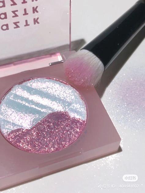 Korean Glitter Makeup Products, Pink Aesthetic Makeup Products, Makeup Products Aesthetic Pink, Pink Makeup Palette Aesthetic, Makeup Utensils, Korean Glitter Eyeshadow Palette, Makeup Nails Designs, Makeup Accesories, Makeup Package