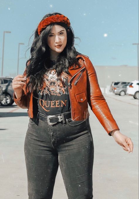 Universal Studios Horror Nights Outfit Ideas, Curvy Punk Fashion, Mid Size Fashion Alternative, Plus Size Rocker Outfits, Plus Size Rocker Style, Plus Size Grunge Outfits Winter, Plus Size Yallternative, Yallternative Clothing, 70s Inspired Outfits Plus Size