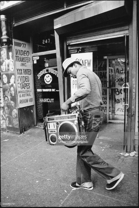 News Photo : Man walking down the street with his ghetto... Jamel Shabazz, Street Dancing, History Of Hip Hop, Dj Room, Dancer Photography, New York City Photos, Walking Down The Street, Boom Box, 42nd Street