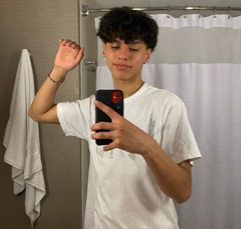 Spain Guys, Pfp Outfit, Eboy Pfp, Spain Boys, Catfish Boy, Curly Heads Boys, Gabe Y Ricky, Gabriel Salazar, Catfish Photos