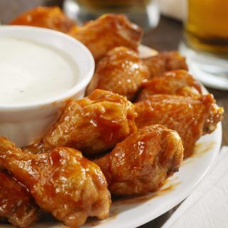 Healthy Buffalo Wings, Chicken Wing Sauce, Supper Bowl, Low Salt Recipes, Ranch Dipping Sauce, Wings Recipe Buffalo, Healthy Superbowl, Healthy Superbowl Snacks, Chicken Wing Sauces