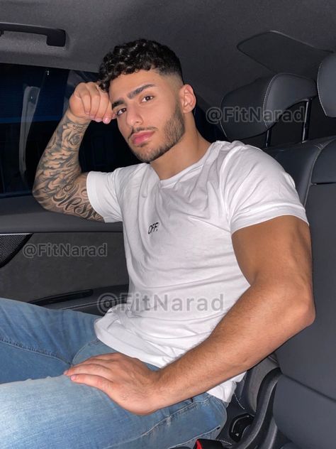 Aesthetic Guy Outfits, Tattoed Guys, Handsome Italian Men, Latin Men, Waiting For U, Handsome Arab Men, Italian Boys, Portrait Photography Men, Cute Black Guys