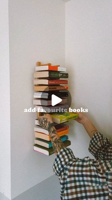 Plate Rack Bookshelf, Bedside Table Books, Diy Floating Bookshelves, Wall Bookshelf Ideas Bedroom, Diy Book Rack, Ikea Plate Rack, Bookshelf Ideas Bedroom, Wall Bookshelf Ideas, Diy Book Holder