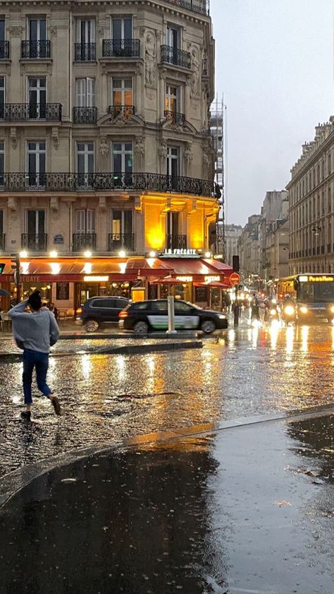 Rainy Europe, London Astethic, Paris Autumn, City Rain, Europe Architecture, Paris Dream, Paris Vibes, Europe Aesthetic, European Aesthetic