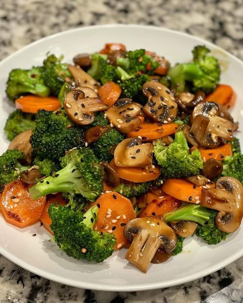 Asian Stir Fry Recipes, Asian Stir Fry Recipe, Stir Fry Vegetables, Broccoli Carrot, Mushroom Broccoli, Mushroom Stir Fry, Stir Fry Ingredients, Healthy Stir Fry, Zdrava Hrana