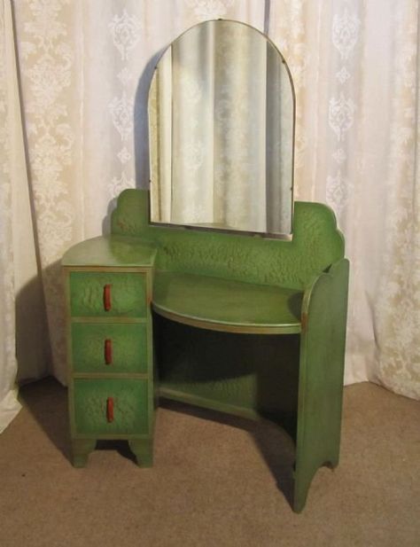 Art Deco green dressing table Dressing Table Antique, Deco Dressing, Art Deco Bedroom, Deco Bedroom, Table Art, Dressing Tables, Deco Furniture, Art Deco Furniture, Interior Deco