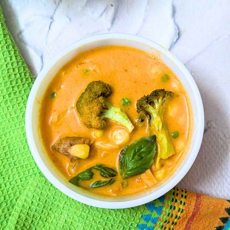 This is a delicious vegan Thai red curry soup that is really healthy and wholesome. Meal is sorted. Very easy recipe. Veggie Red Curry, Curry Wonton Soup, Curry Wonton, Vegan Thai Red Curry, Red Curry Soup, Thai Red Curry Soup, Vegetarian Rice Dishes, Thai Curry Soup, Vegan Pumpkin Soup