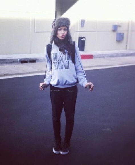 Never forget: Zendaya was queen of the swag era 🤭🤭🤭🤭🤭 Zendaya 2014, Zendaya Swag, Zendaya Beauty, Swag Era, Zendaya Maree Stoermer Coleman, 2013 Swag Era, Best Friend Poses, Zendaya Coleman, Instagram Girls