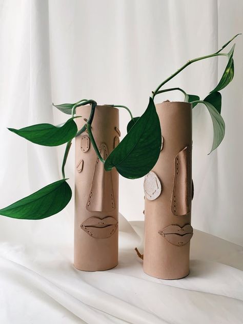 Leather Vase, Plants Holder, Diy Vases, Desert House, Leather Mirror, Face Vase, Pothos Plant, Leather Ideas, Leather Flower