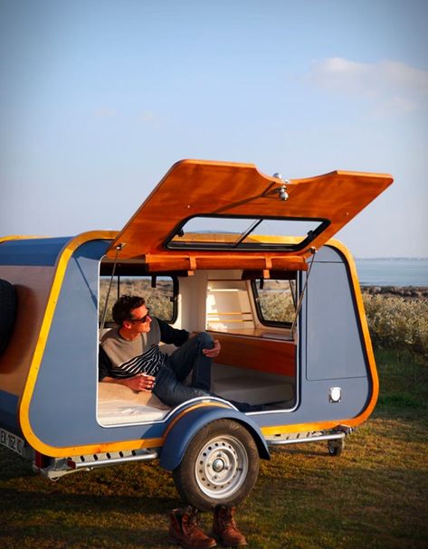 Teardrop Camper Plans, Mini Caravan, Diy Camper Trailer, Indoor Outdoor Kitchen, Tiny Camper, Small Trailer, Mini Camper, Vintage Campers, Truck Camping