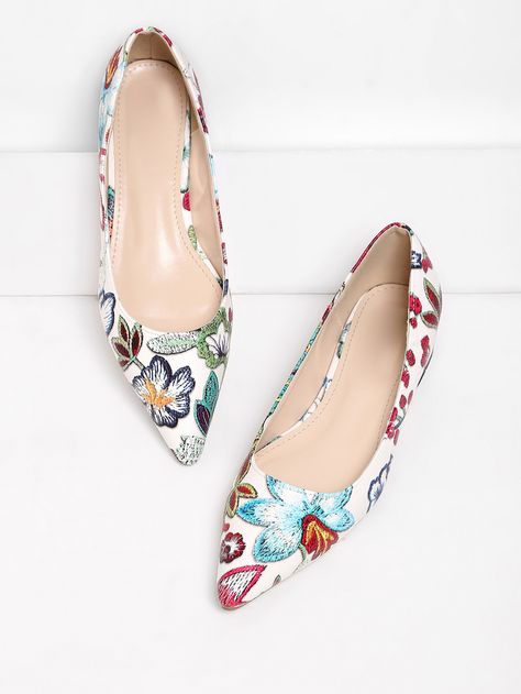 Shein Flower Pattern Pointed Toe Flats Pretty Flats, Pointy Toe Shoes, Floral Flats, Open Toe Slippers, Embroidery Shoes, Pointy Toe Flats, Chic Shoes, Gorgeous Shoes, Fabulous Shoes