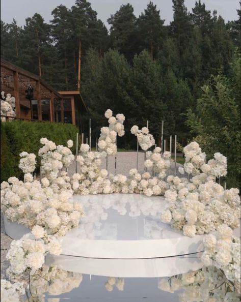 White Rose Arbor Wedding, Unique Wedding Tablescapes, Wedding Table Decor Blue, Fairytale Wedding Ceremony, White Floral Arch, Wedding Ceremony Decoration, Hotel Wedding Ceremony, Flower Arrangements Wedding, White Wedding Decorations