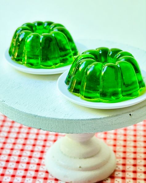 Jello anyone? I just love the look of a vintage jello mold. Swipe to see a closeup and two other versions. Hopefully I’ll have these done in time for Summery Market @wintrymarket tomorrow. They may also make an appearance in the shop in the next collection 🤔 #jellomold#vintagefood#miniaturefood#polymerclayearrings#statementearrings#polymerclayfood#barbiefood#clayart#foodearrinngs#dollhousefood#idahomade#diy Jello Aesthetic, Jello Drawing, Jelly Aesthetic, Clean Core, Jelly Design, Jello Jigglers, Vintage Jello, Jelly Jelly, Green Jello