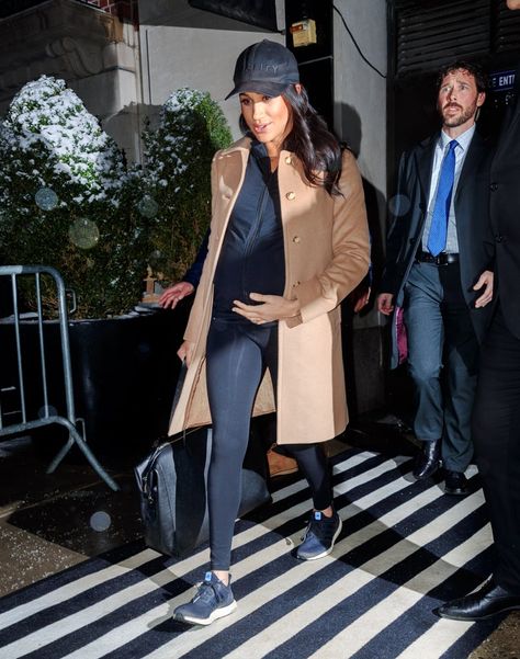 Meghan Markle Wears Athleisure Outfit in NYC Feb. 2019 Kate Middleton Athleisure, Workout Princess, Meghan Markle Maternity Style, Meghan Markle Maternity, Family Workout, Sumer Style, Meghan Markle Dress, Abigail Spencer, Prins Harry