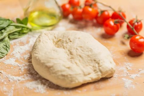 Make Pizza Dough, Making Pizza Dough, Making Pizza, Italian Dinner Recipes, Pizza Sauce Recipe, Artisan Pizza, Pizza Dough Recipe, Making Homemade Pizza, Vegetarian Pizza