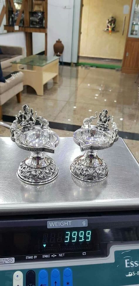 Silver Diyas For Pooja, Silver Kundulu Designs, Silver Lamps For Pooja, Silver Pooja Items Indian, Silver Deepam, Silver Home Accessories, Pooja Items, Jewelry Knowledge, Silver Lamp