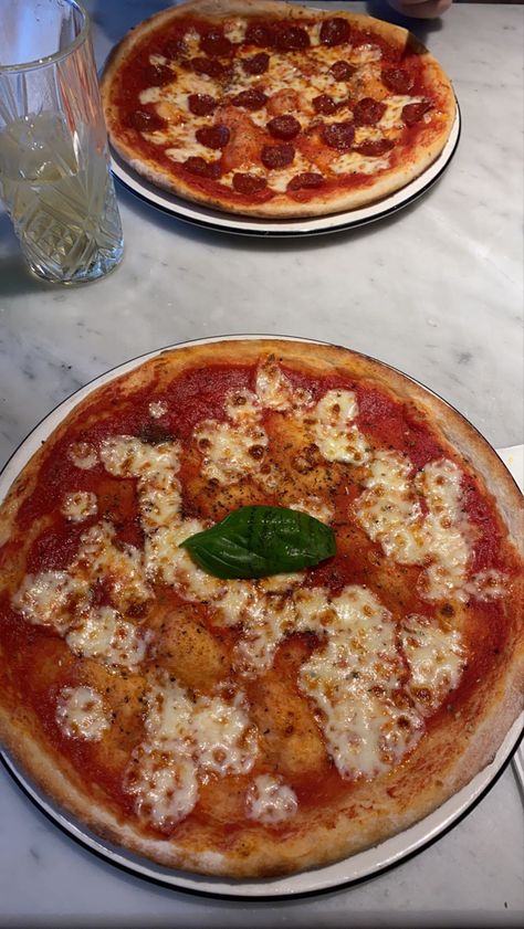 pizza express Canadian Pizza, Hunger Games Party, Pizza Express, Games Party, Girl Dinner, Birthday Food, Food Obsession, Popular Recipes, Izuku Midoriya