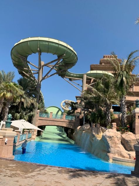 Water Park Date Aesthetic, Water Parks Aesthetic, Aquaventure Waterpark Dubai, Waterpark With Friends, Aquapark Fake Story, Aquaventure Dubai, Waterparks Aesthetic, Bloxburg Waterpark, Water Park Aesthetic