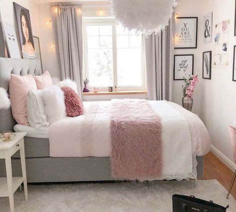 Fresh Bedroom, Dekorasi Kamar Tidur, Girl Bedroom Designs, Teen Bedroom Decor, Modern Bedroom Design, Girl Bedroom Decor, Stylish Bedroom, Pink And Gray, Small Room Bedroom