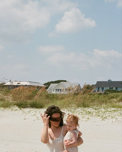 Beach Mom Aesthetic, Greece Homes, Summer People, Beach Babies, Beach Mom, Goal In Life, America Trip, Motherhood Photography, Where The Magic Happens