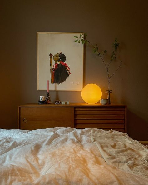 Minimal Room Decor Ideas, Bedroom Inspo Minimalist Retro, Minimal Retro Bedroom, Minimal Antique Bedroom, Swedish Bedroom Scandinavian Style, Small One Bedroom Apartment Ideas, Dark Wall Bedroom, Earthy Apartment, Warm Bedroom Aesthetic