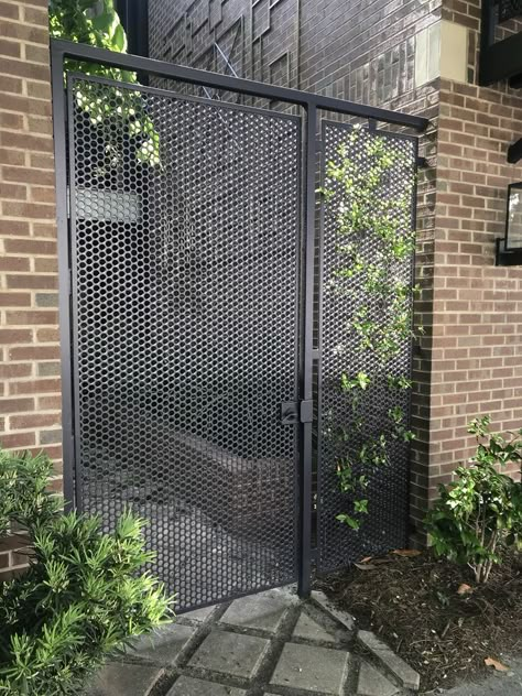 Perforated Metal Gate, Home Entrance Lobby, Simple Gate, Arch Home, Steel Gates, Brick Homes, House Fence Design, House Fence, Small Apartment Kitchen