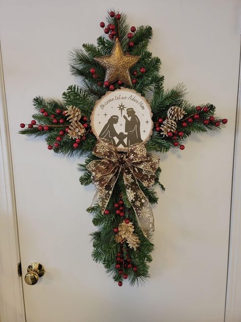 Cross Wreath Diy, Nativity Wreath, Diy Christmas Door, Gravesite Decorations, Lobby Sign, Diy Nativity, Cross Wreath, Christmas Centerpieces Diy, Xmas Wreaths