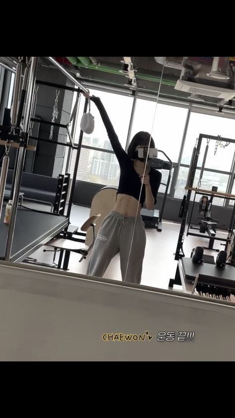 Kpop Idol Exercise, Kpop Idols Diet And Workout, Kpop Body Aesthetics, Chaewon Body Goals, Dance Motivation, Christmas Flatlay, Practice Outfits, Workout Days, Uzzlang Girl