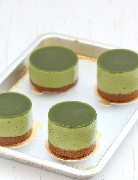 Matcha mascarpone cream mousse cakes Shareable Desserts, Cheesecake Mousse Recipe, Matcha Mousse, Green Tea Dessert, Matcha Green Tea Recipes, Matcha Cheesecake, Fancy Desserts Recipes, Fine Dining Desserts, Mousse Cake Recipe