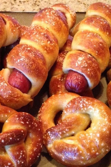 Pretzel Dogs Recipe, Pretzel Dog, Homemade Pretzel, Pretzel Dogs, Pretzel Dough, Pizza Snacks, Bacon On The Grill, Hot Dog Recipes, Super Bowl Party