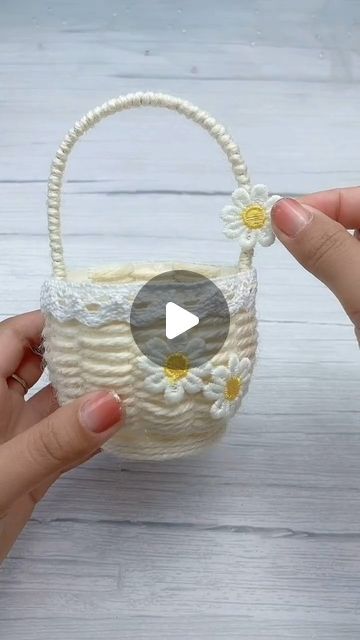 Basket Making Tutorial, Disposable Glass Craft Ideas, Plastic Cup Crafts, Glass Crafts Diy, Wool Basket, Wool Crafts Diy, Creative Easter Baskets, Ghost Tattoo, Basket Making