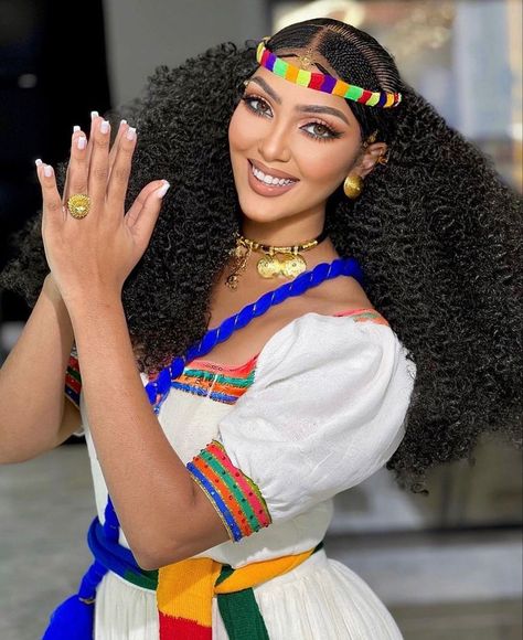 Ethiopian tigray fashion aesthetic hair gold Ethiopian Braids, Locks Styles, Ethiopian Hair, Braiding Hairstyles, Ethiopian Wedding, Habesha Dress, 3c Hair, Ethiopian Women