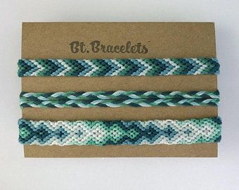 Green Friendship Bracelet, Diy Friendship Bracelets Easy, Friendship Bracelets Easy, String Bracelet Patterns, Ankle Bracelets Diy, Friendship Bracelet Patterns Easy, Yarn Bracelets, Cute Friendship Bracelets, Homemade Bracelets