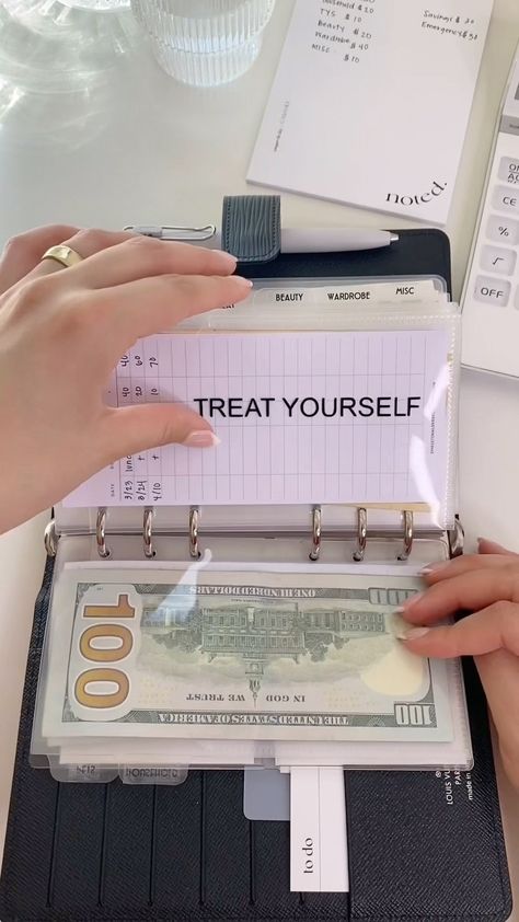 MadyPlans (@madyplans) • Photos et vidéos Instagram Money Balance, Money Journal, Casual Vacation Outfits, A6 Planner, Budgeting Ideas, Ring Planners, Ali Rose, Budget Money, Money Planner