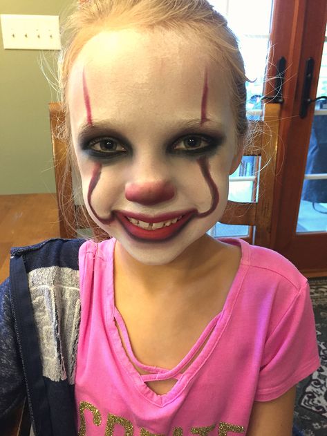 Kid Clown Makeup Girl, It Face Paint Clown, Pennywise Makeup Girl Kid, Kids Creepy Clown Makeup, Kids Clown Face Paint, Kids Pennywise Makeup, Kids Scary Clown Makeup, Penny Wise Face Paint, It Makeup Clown