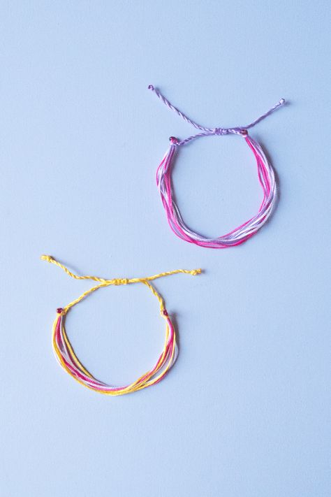 How To Make Pura Vida Bracelets, How To Make String Bracelets Easy, How To Make Bracelets With String, How To Make String Bracelets, How To Make Friendship Bracelets, Pura Vida Bracelets Diy, Bracelets String, String Friendship Bracelets, String Bracelets