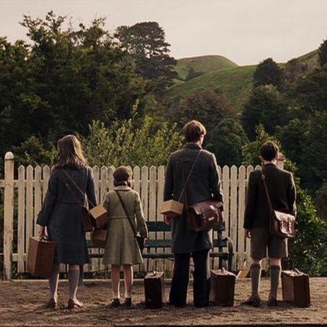 Deep Romantic, Cair Paravel, Narnia Cast, Narnia Movies, Susan Pevensie, Lucy Pevensie, Narnia 3, Edmund Pevensie, Beau Film