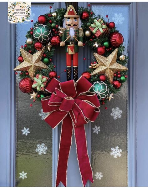 Christmas Wreath Nutcracker, Nutcracker Themed Wreath, Nut Cracker Wreath, Nutcracker Wreath Ideas Diy, Nutcracker Wreath Diy, Nutcracker Christmas Wreath, Nutcracker Wreath Ideas, Nutcracker Themed Christmas Decor, Nutcracker Display Ideas