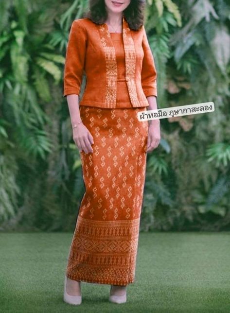 Burmese Wedding, Traditional Thai Dress, Model Dress Batik, Batik Dress Modern, Designer Dresses Elegant, Filipino Fashion, Big Size Fashion, Wedding Outfits For Women, Thai Fashion