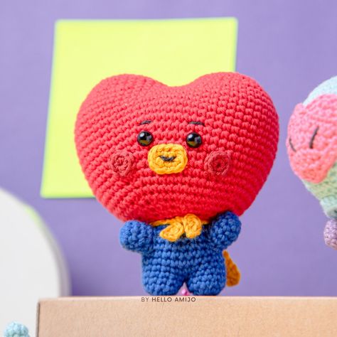 Tata Bt21, Pola Amigurumi, Kawaii Crochet, Crochet Flower Tutorial, Fun Crochet Projects, Love Crochet, Half Double Crochet, Crochet Dolls, Amigurumi Crochet