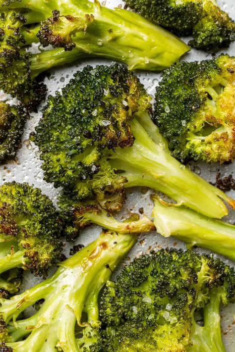 Magic Broccoli: The Best Roasted Broccoli Recipe Ever! How To Roast Broccoli, Roast Broccoli, Roast Frozen Broccoli, Seasoned Broccoli, Roasted Garlic Recipe, The Best Broccoli, Best Broccoli, Roasted Broccoli Recipe, Broccoli Quiche