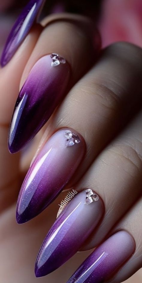 Lila Nails Lavender, Cat Eye Purple Nails, Purple Holiday Nails, Amethyst Nails, Purple Stiletto Nails, Violet Nails, Violet Pastel, Purple Acrylic Nails, Purple Acrylic