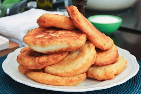 Deep Fried Pancakes, Fried Pancakes, Deep Fried Egg, Egg Pancakes, Pizza Fritta, Deep Fried Food, No Egg Pancakes, Canadian Food, Fair Food Recipes