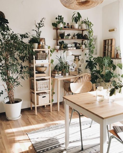 bohemian dining room with wall-mounted shelving and bookcases Plant Vibes, Balcony Makeover, Bohemian Dining Room, Lots Of Plants, Moodboard Ideas, Dining Room Storage, Indie Room, Boho Interior, Living Room Interior