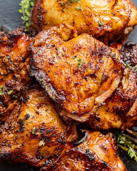 Smoked Chicken Thighs, Smoked Chicken Recipes, Chicken Thigh Marinade, Delicious Chicken Salad, Bone In Chicken Thighs, Chicken Rub, Grilled Chicken Thighs, Smoked Cooking, Boneless Chicken Thighs