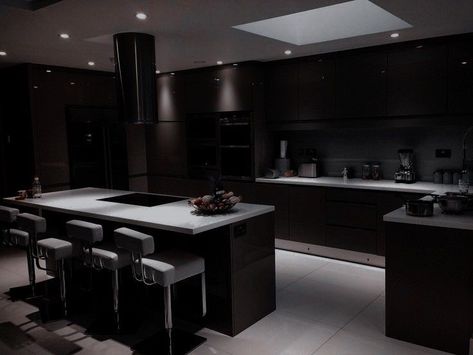 Black Interior House, Dark House Aesthetic, Mafia House Aesthetic, Black House Interior, Mansion Kitchen, Kitchens Luxury, Dream Kitchens Design, Aesthetic Kitchen, Mansion Interior