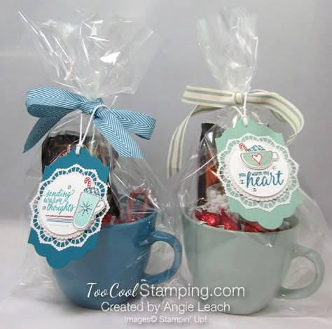 Hug Mug, Creative Gift Baskets, Hot Cocoa Gift, Cocoa Gift, Hug In A Mug, Personalised Gifts Diy, Gift Wrapping Inspiration, Sweets Gift, Gift Bouquet