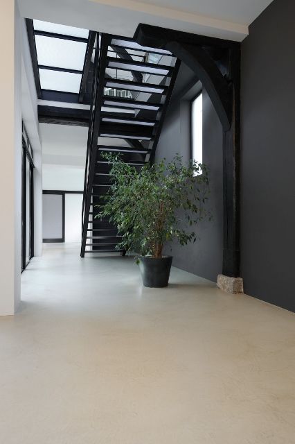 Waxed Concrete Floor, Concrete Floors In House, Contemporary Townhouse, Decoration Beton, Victoria House, Concrete Houses, Refinishing Floors, Concrete House, Concrete Floor